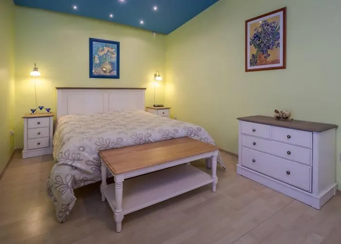 Cozy Private 4 Bedroom House Near Seaside