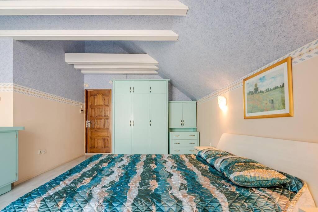 Cozy Private 4 Bedroom House Near Seaside Дом отдыха
