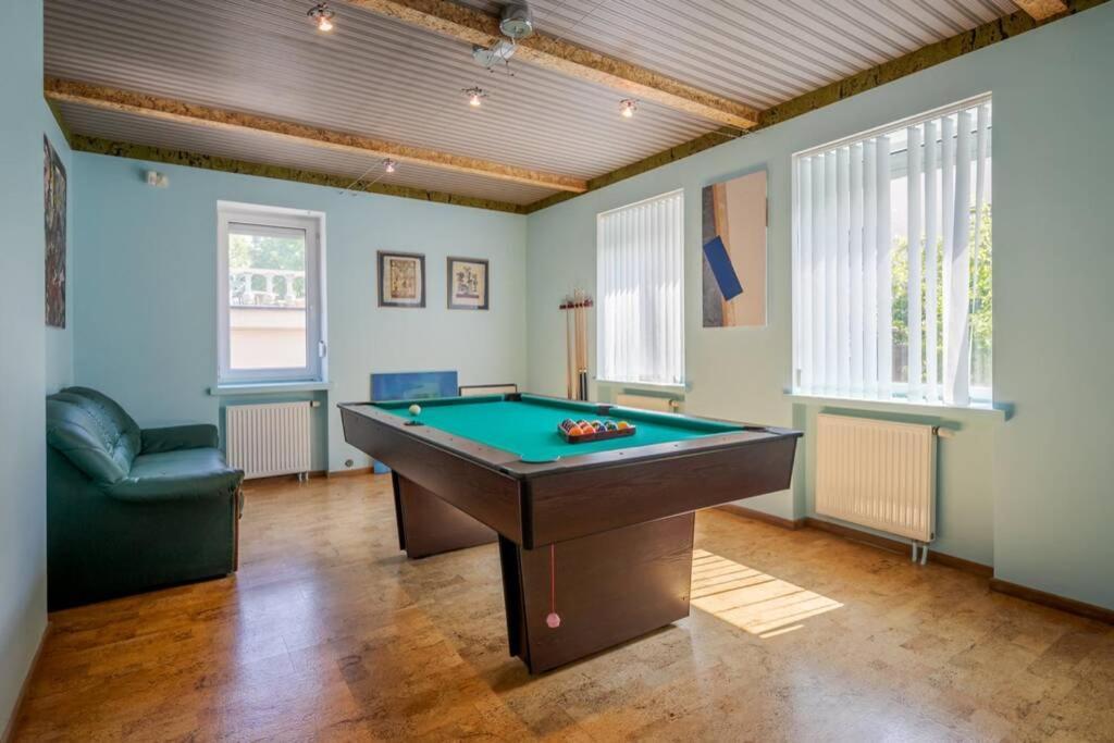 Cozy Private 4 Bedroom House Near Seaside