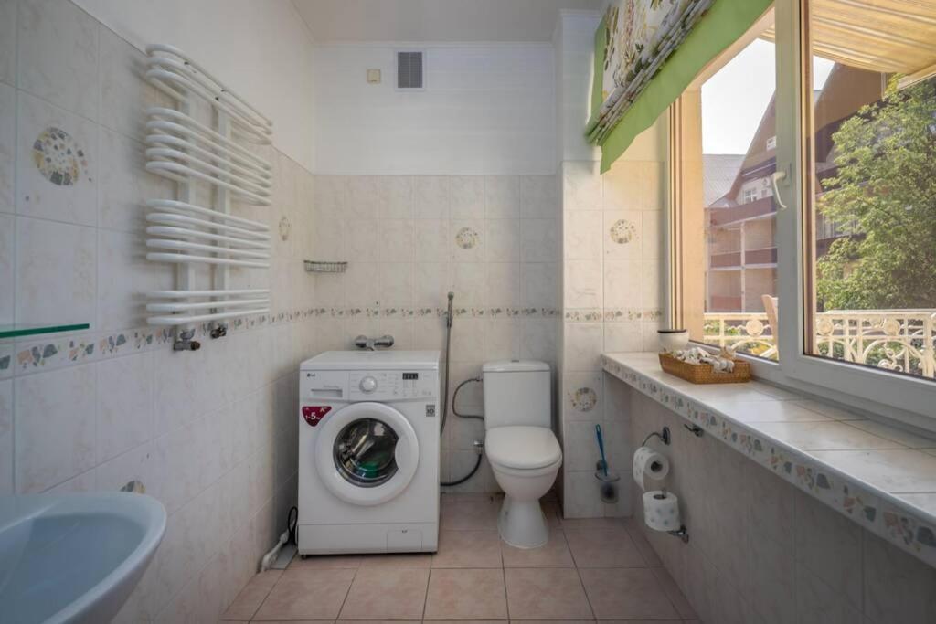 Cozy Private 4 Bedroom House Near Seaside